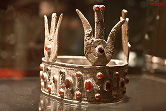 Nubian crown